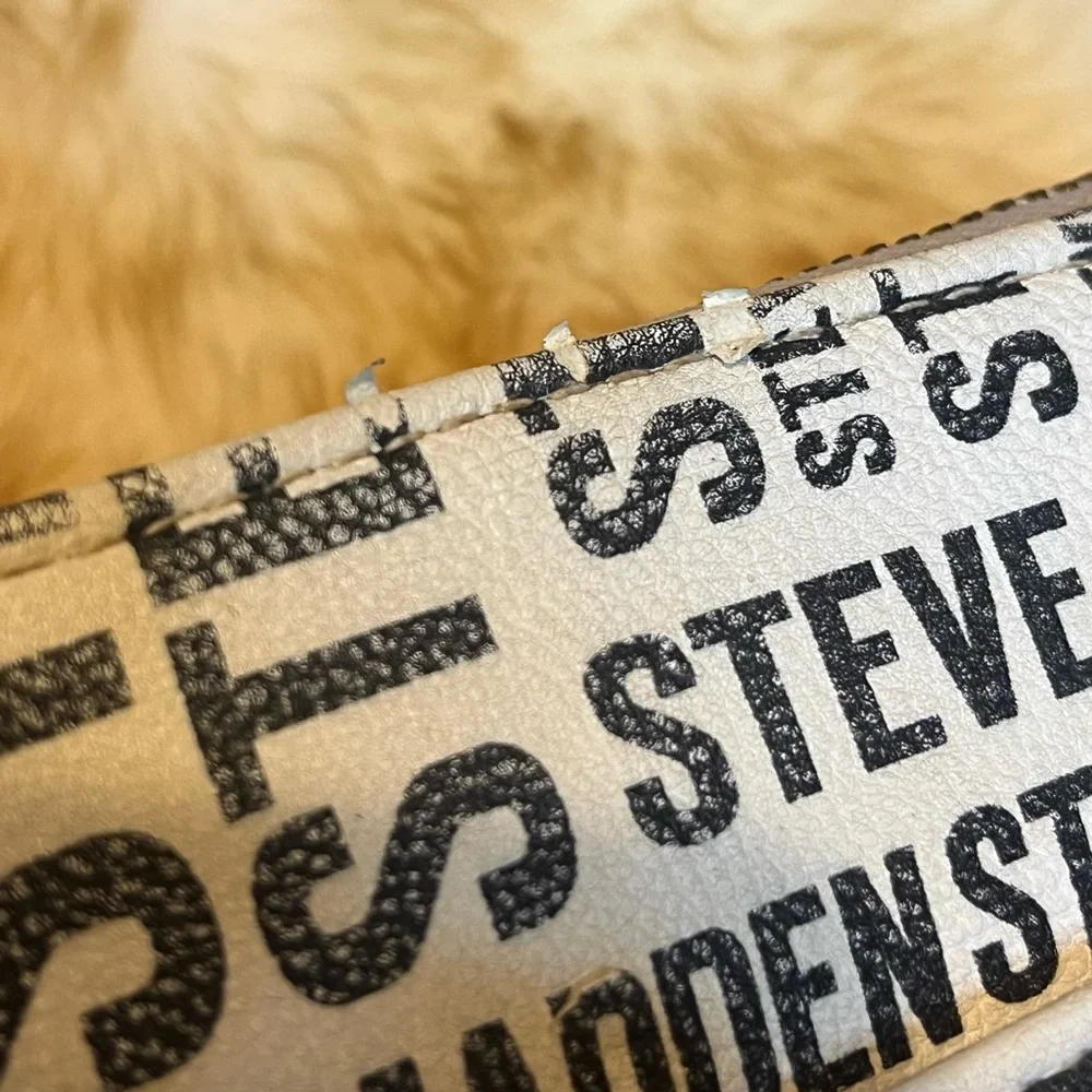 Steve Madden Black & White Spell Out Logo Crossbody‎ Purse 🖤🤍✨